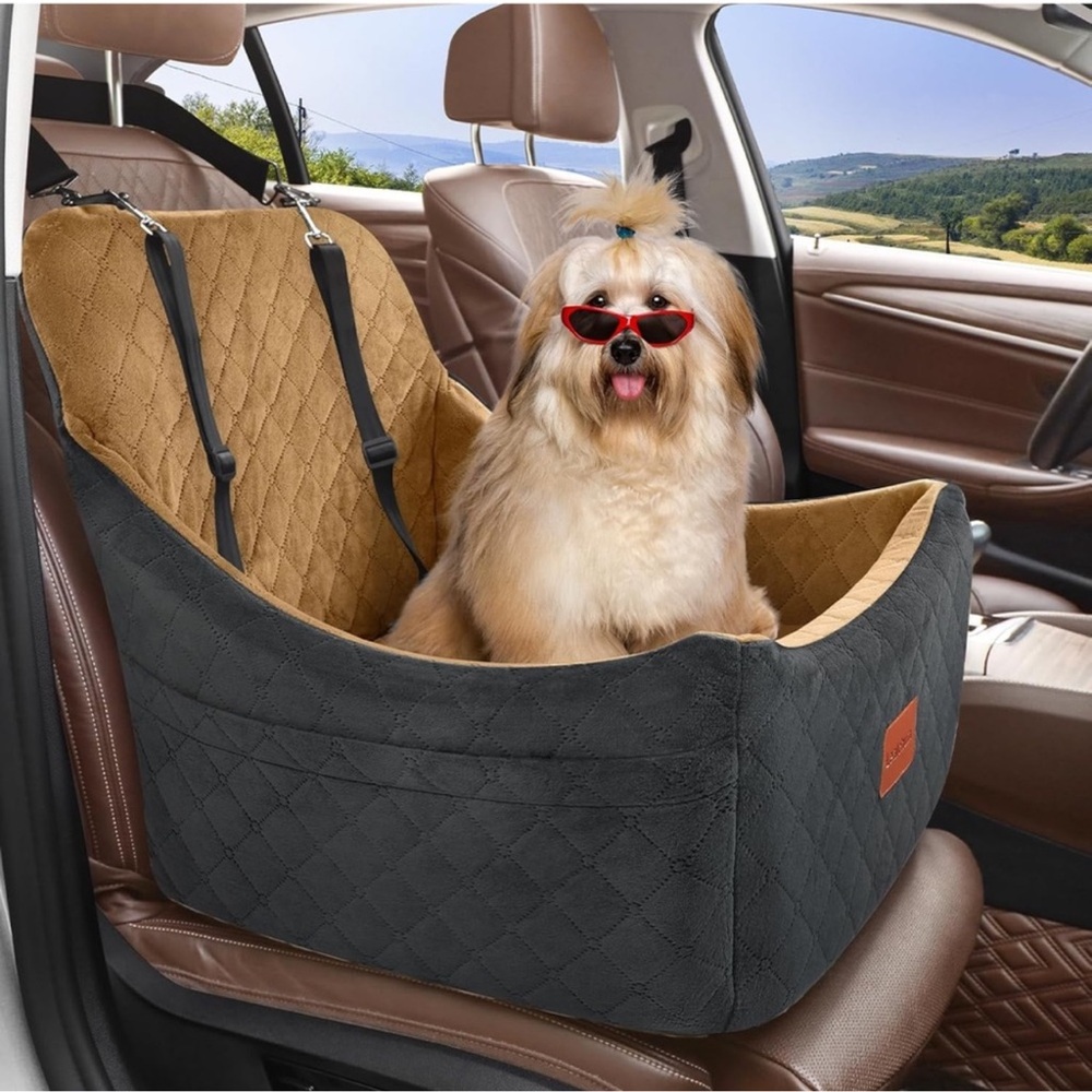 Dog/Pet Booster Car Seat for Up to 35lbs , 2 collar clips  NEW